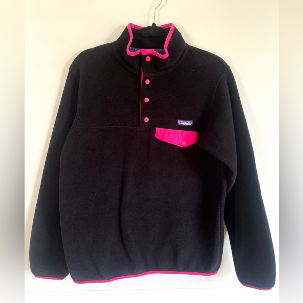 NWT Patagonia Synchilla Women’s Medium Pullover Snapneck Black/Pink